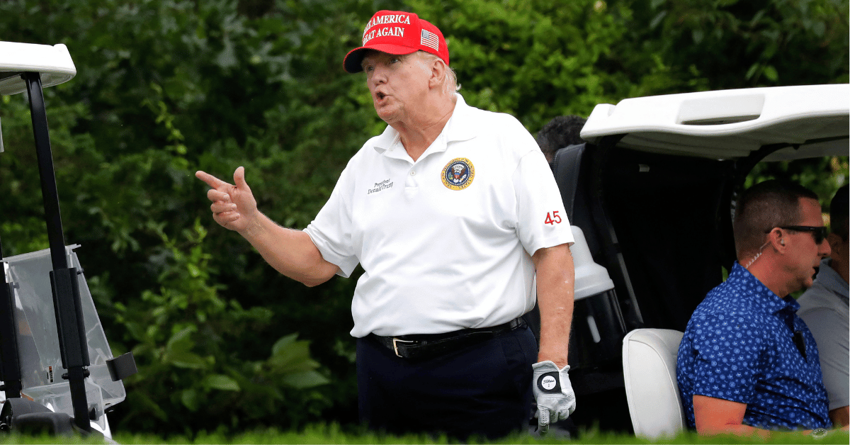 donald trump campaigning from behind the defendants table