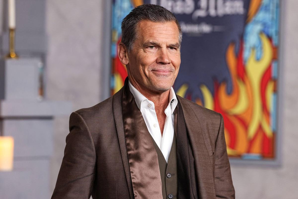 Josh Brolin is a father of four and one of Barbra Streisand's two stepchildren.
