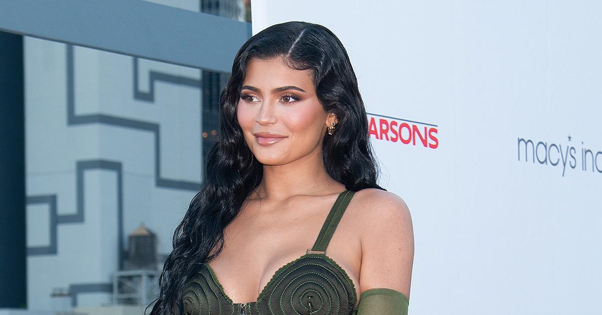 kylie jenner bumpin around the big apple with her growing belly after confirming pregnancy