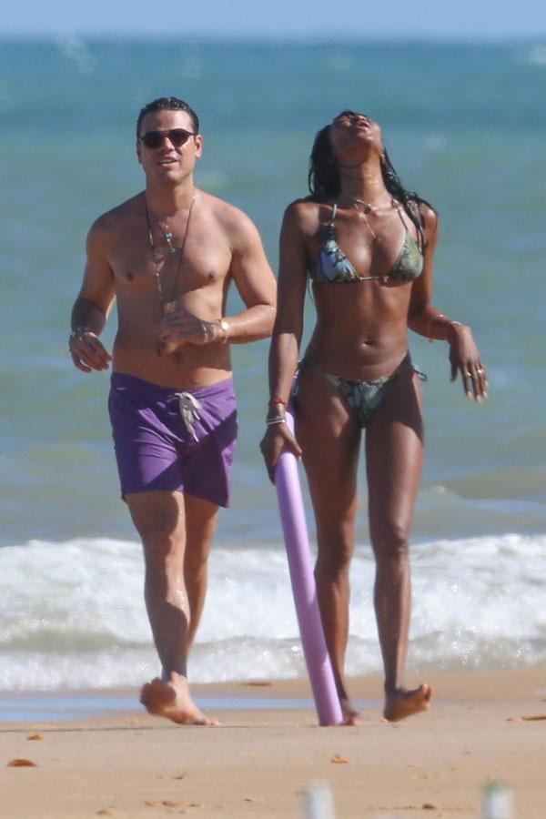 //naomi campbell bikini