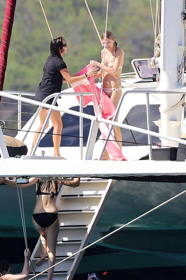 Taylor Swift Bikini Hawaii Vacation