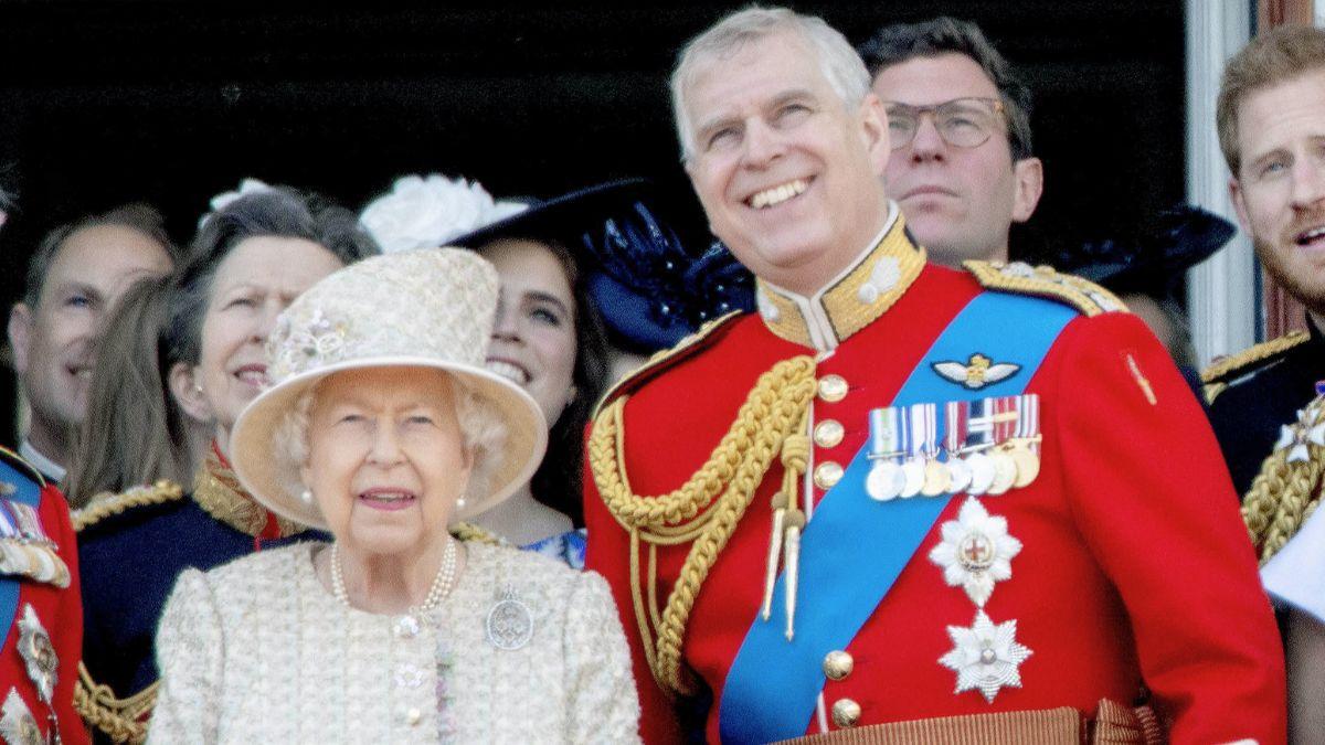 Photo of Andrew Windsor and Queen Elizabeth