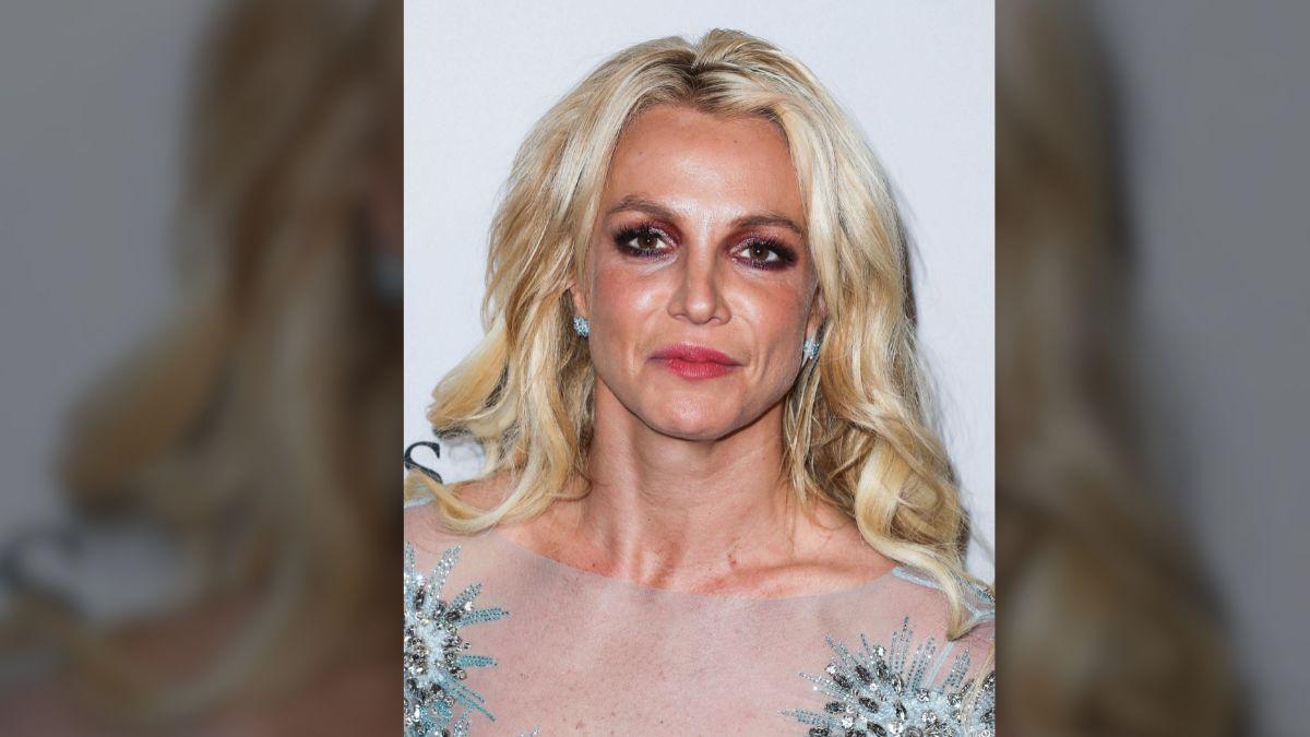 britney spears restaurant antics fears well being