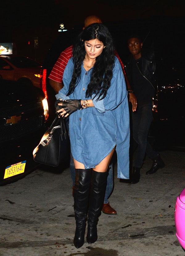 Recreate Kylie Jenner's BH outfit (on a budget)  Outfits, High rise mom  jeans, Shoes with jeans