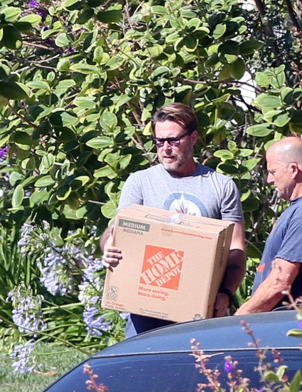 Tori Spelling and Dean McDermott Moving