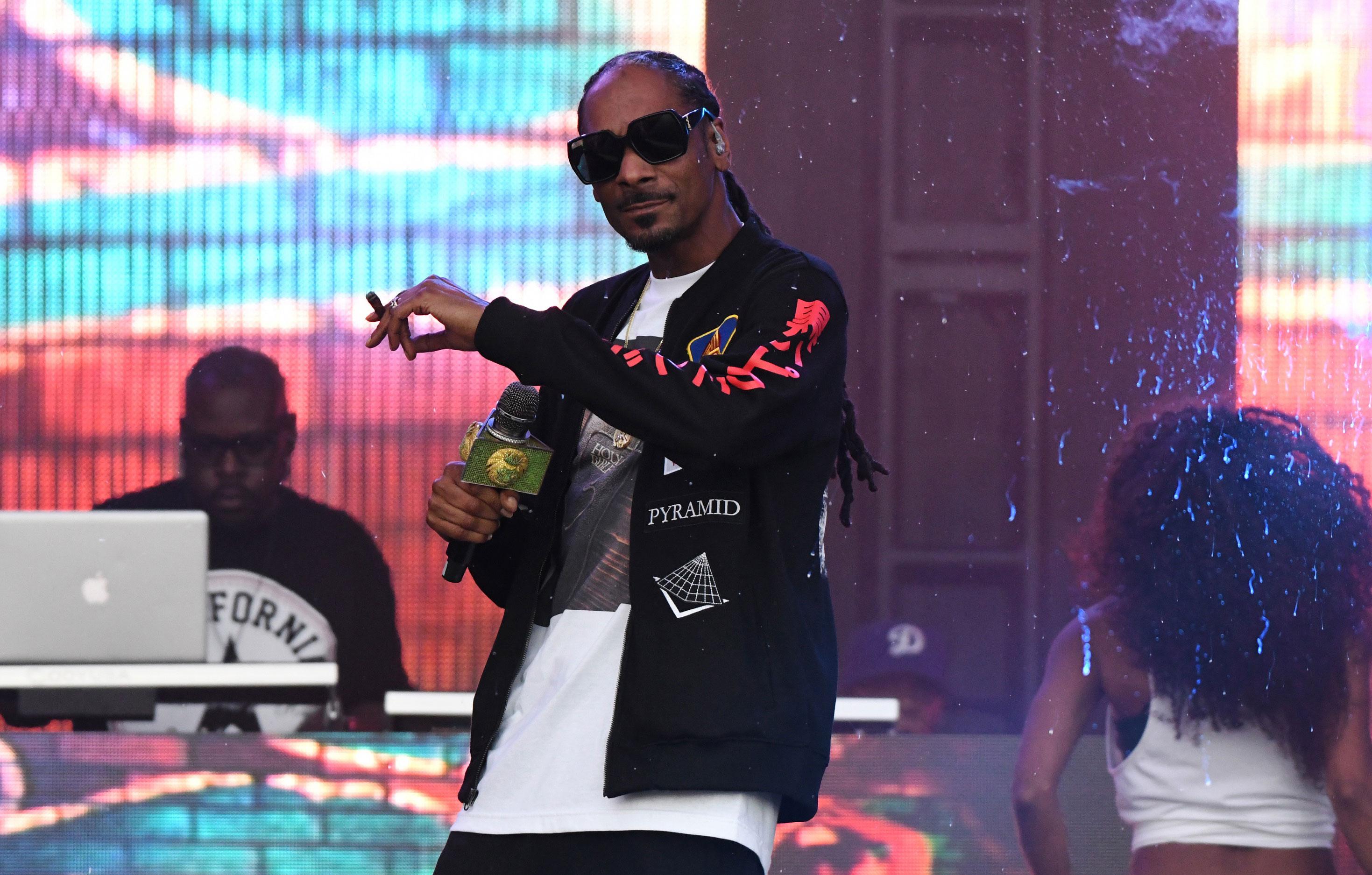 snoop dogg accuser drops lawsuit extortion