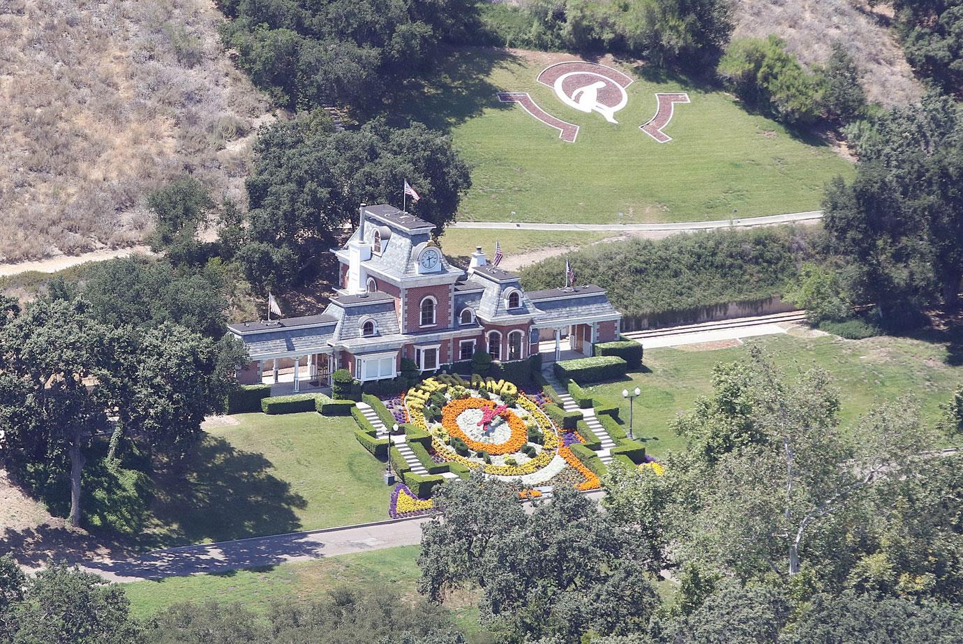 //paris prince blanket abandon neverland ranch