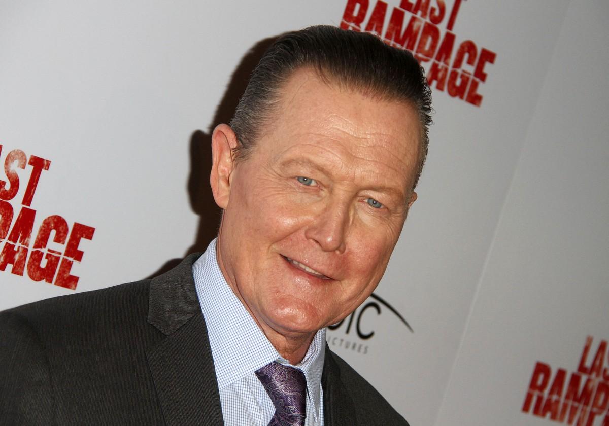 Robert Patrick trained extensively to give the T-1000 an eerily mechanical presence during the film's chase scenes.