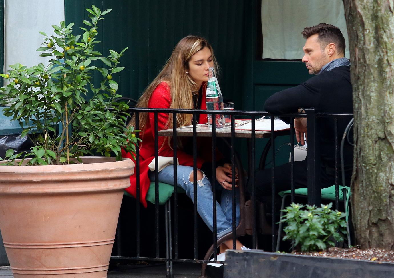 Ryan Seacrest & Girlfriend Shayna Taylor Take A Stroll