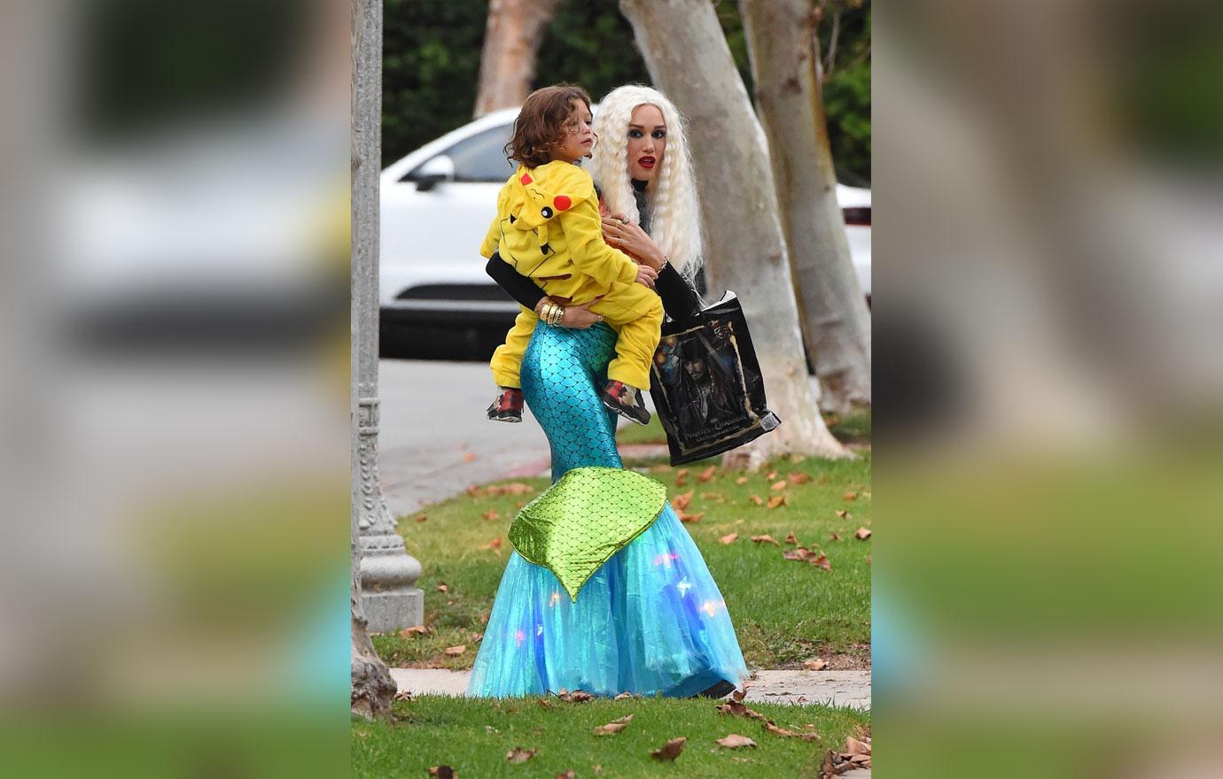 //pregnant gwen stefani hide baby bulge mermaid costume