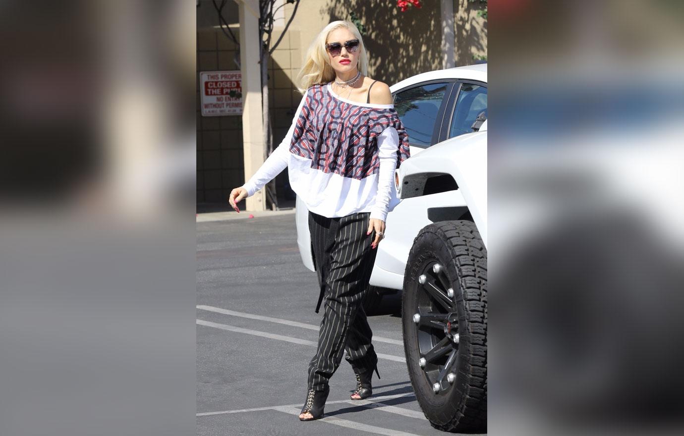 Gwen Stefani Church With Kids Roomy Shirt Pregnancy