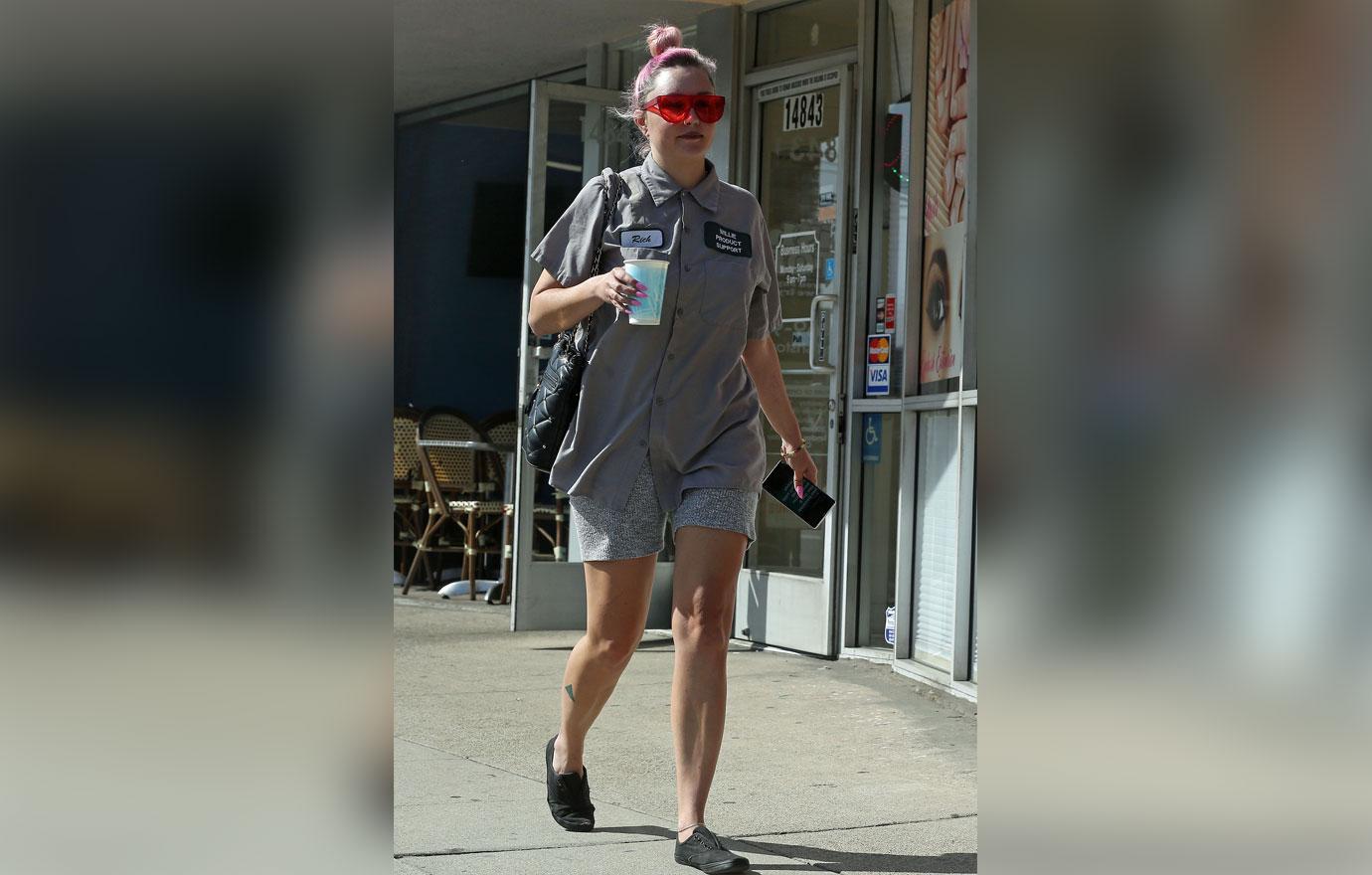 Amanda Bynes Spotted With Large Bruise During Lone Date Following Rehab