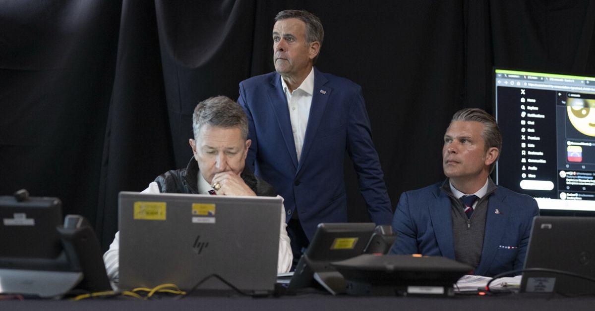 donald trump ridiculed social media screen mar a lago war room images