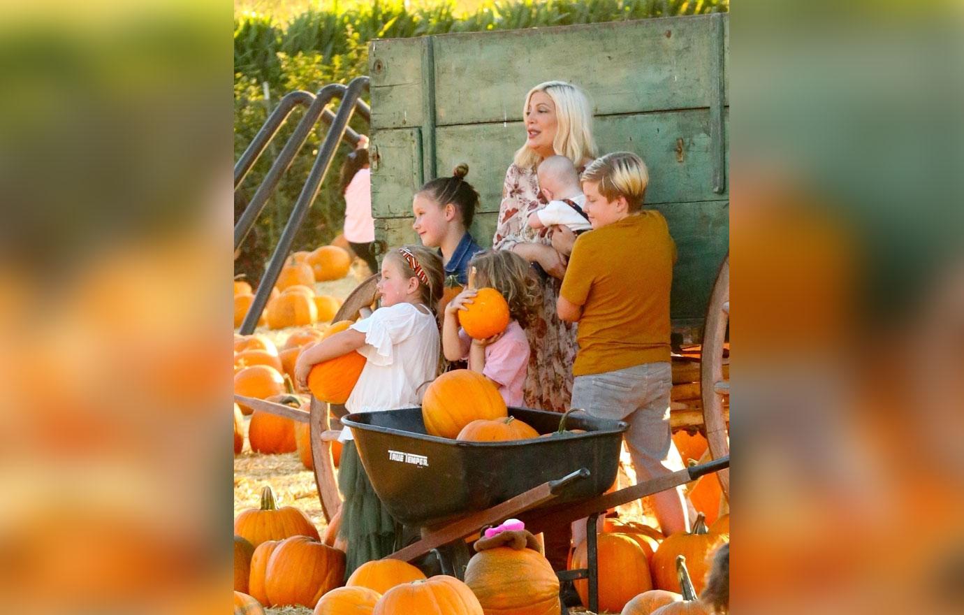 Tori Spelling Dean kids pumpkin patch