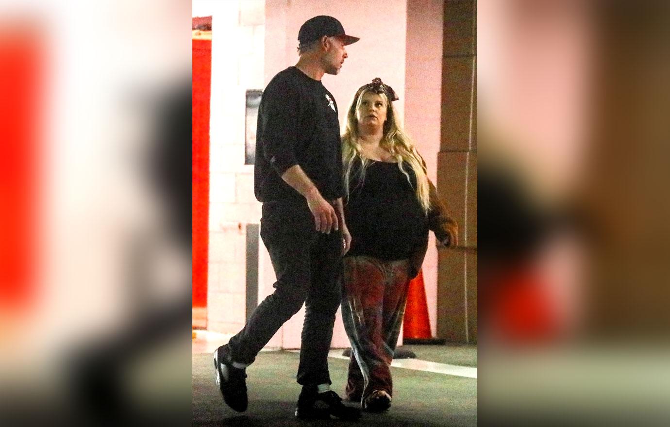 Jessica Simpson Ready To Pop Out Baby Number 3