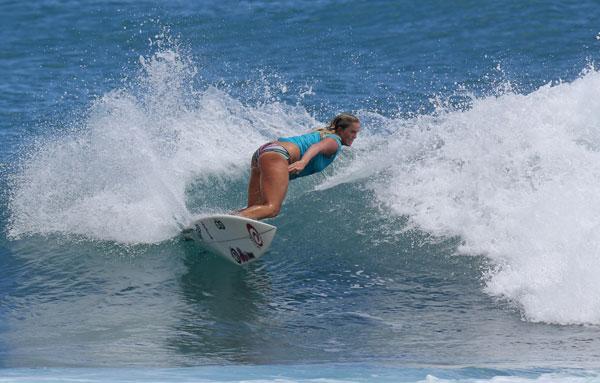 Soul Surfer Bethany Hamilton Surfing In Hawaii