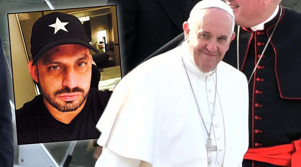 //pope francis knife ex firefighter arrested jfk airport