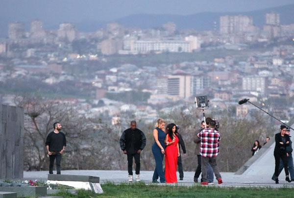 //Kim Kardashian Armenian Genocide Memorial