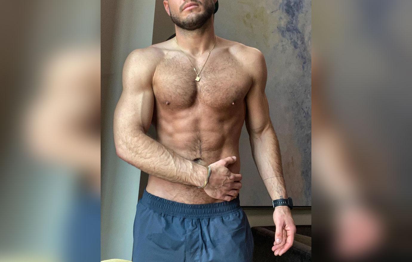 'Bachelor' Star Colton Underwood Strips Down, Single & Ready To Mingle