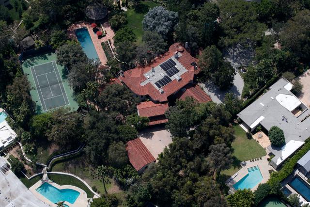 Jeff Bezos Mansions In Divorce Settlement Amid Cheating Scandal