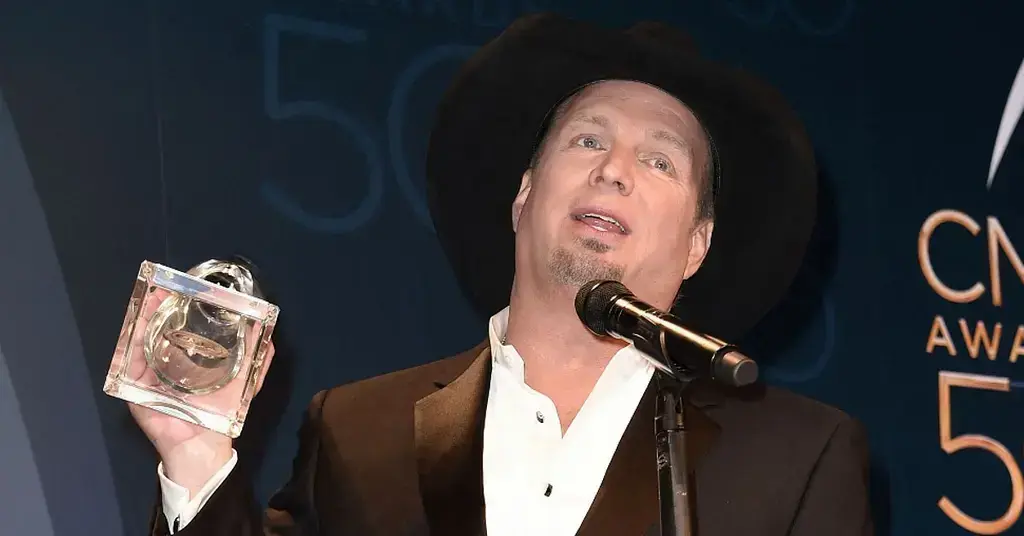 garth brooks eyeing up a move to ireland