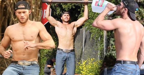 //scott eastwood exercises shirtless pp