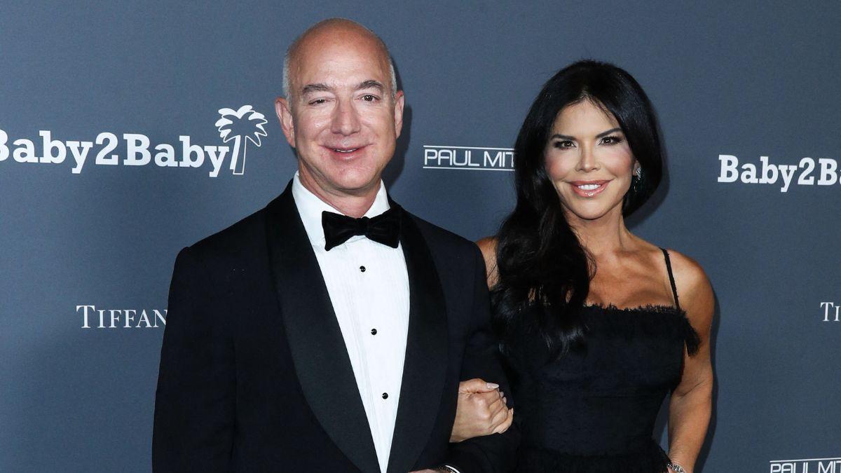 image of Jeff Bezos and Lauren Sanchez
