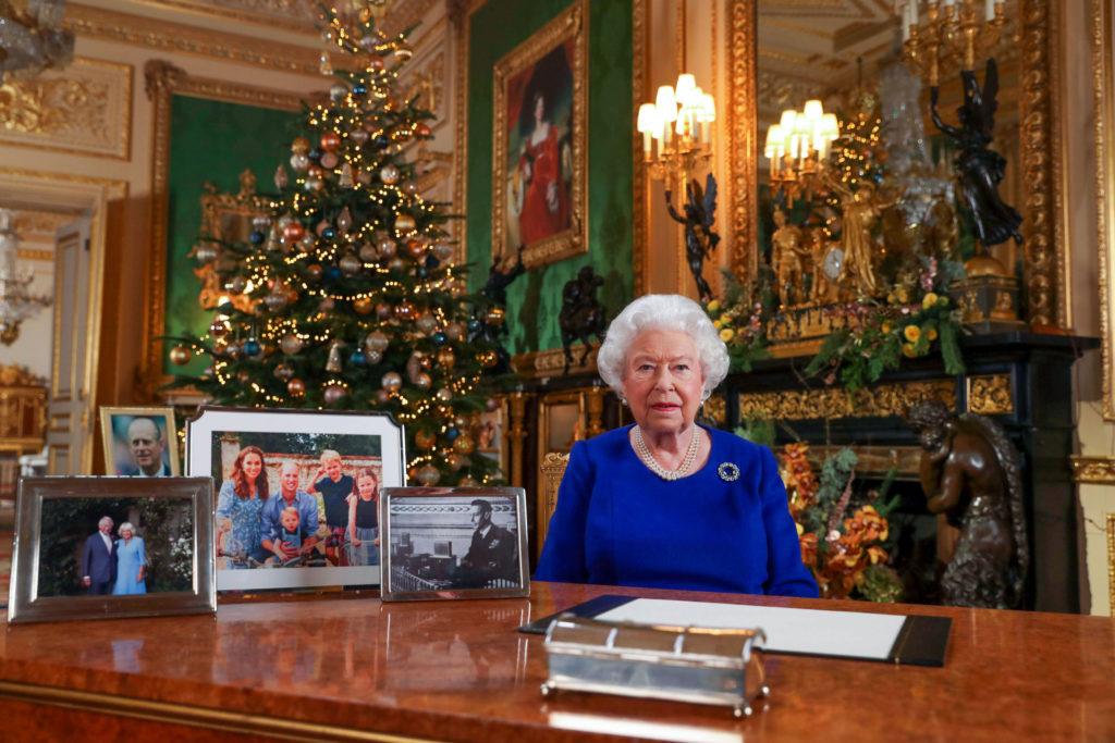 royal rift meghan prince harry reveal christmas card as queen snubs them  x