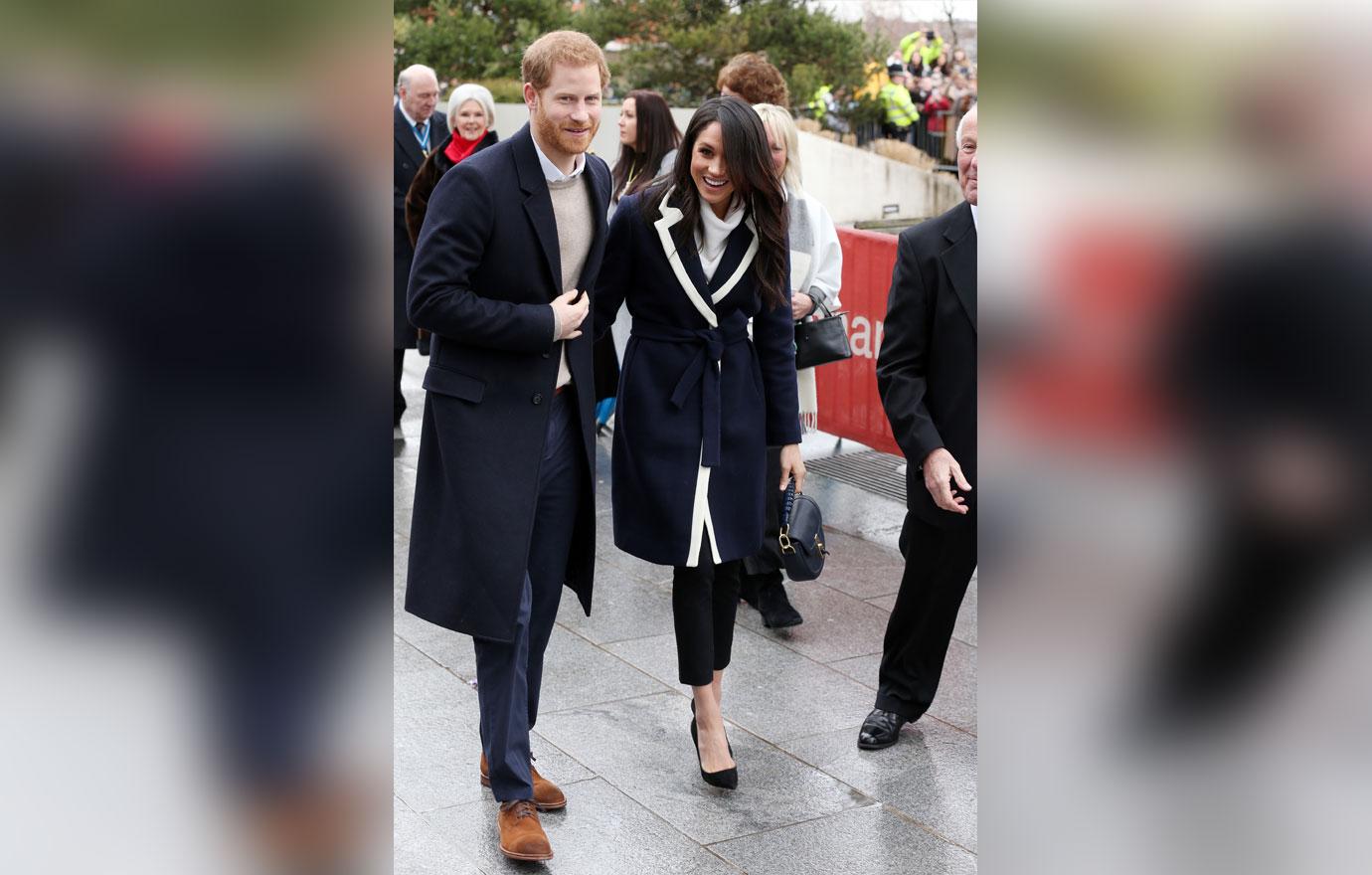 //Meghan Markle hugs fans Prince Harry