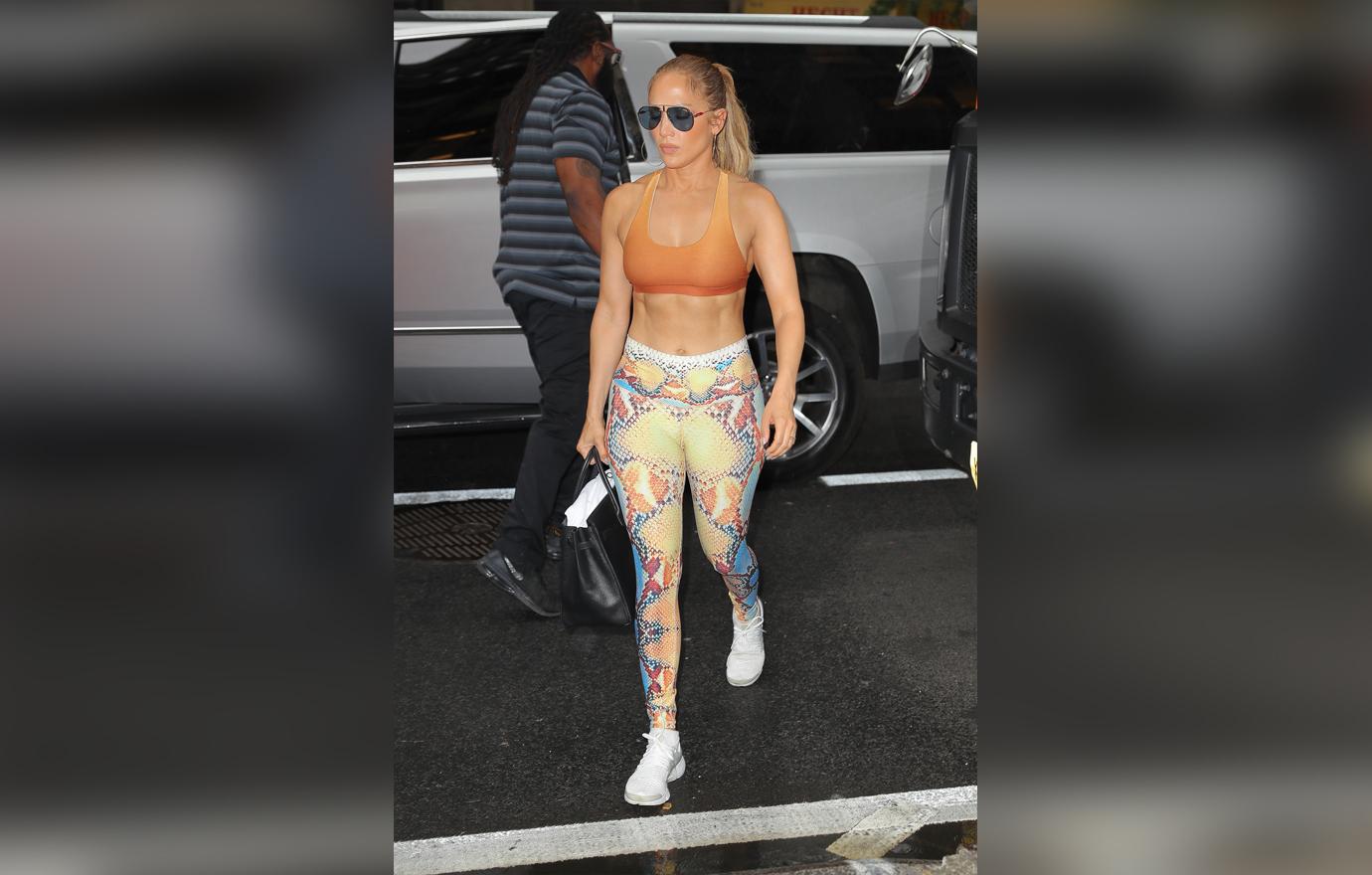 Jennifer Lopez Shows Off Abs To Distract From A Rod Engagement Rumors.