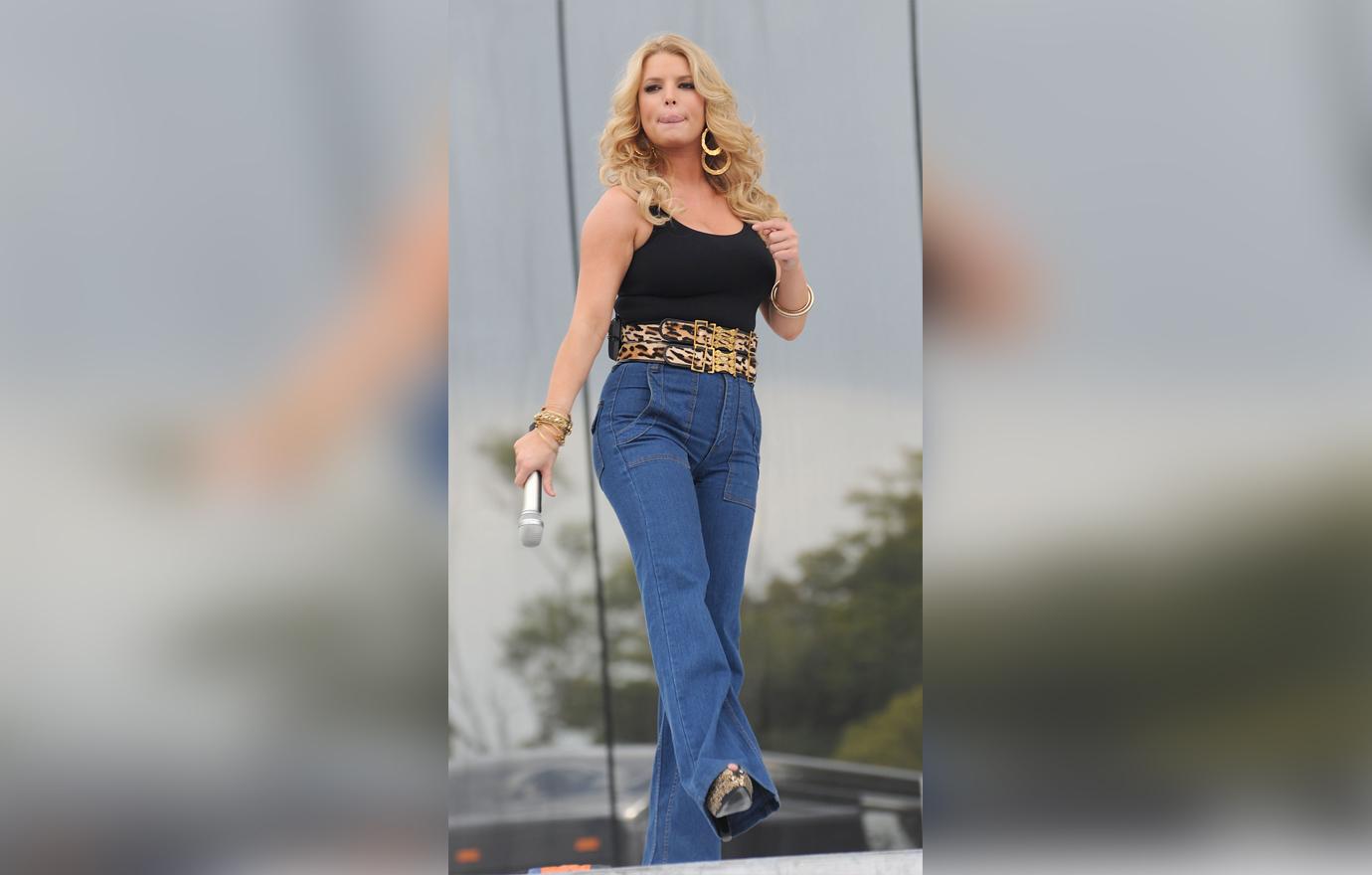 Jessica Simpson Performs On Stage Wearing Unflattering High Waist Jeans and Clingy Top Looking Large