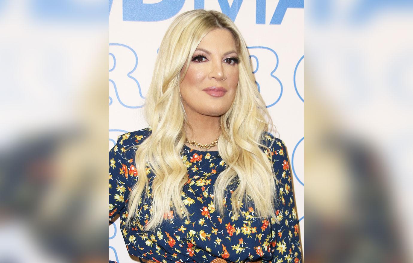 Tori Spelling Leaves Dean McDermott Off Family Christmas Card Amid