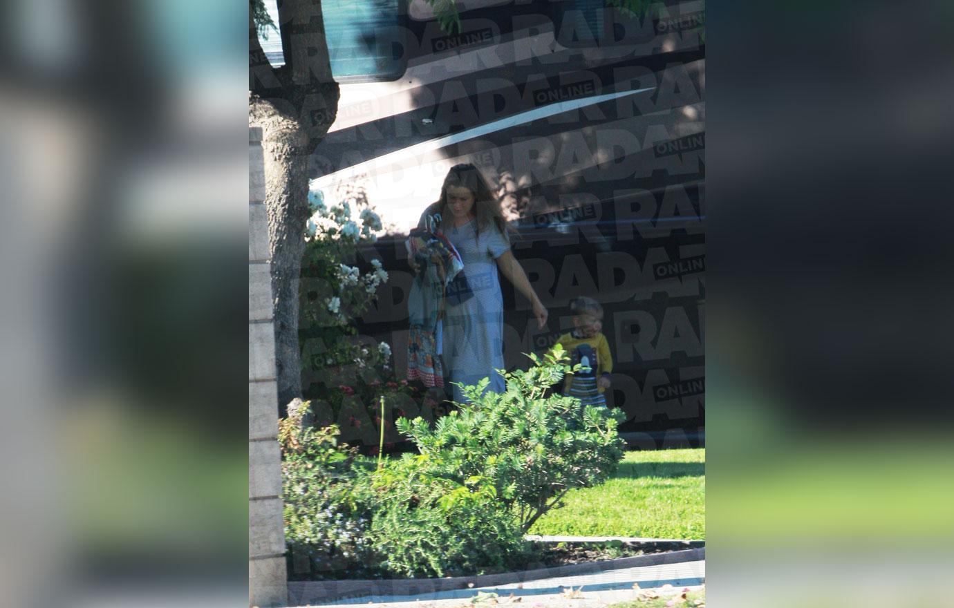 Anna Duggar With Her Son Mason Near Los Angeles Museum