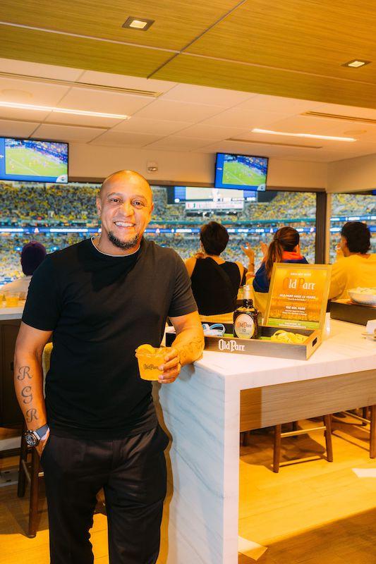 roberto carlos hosts a goalden suite experience at the finals in miami where he enjoys the old parr gol parr cocktail