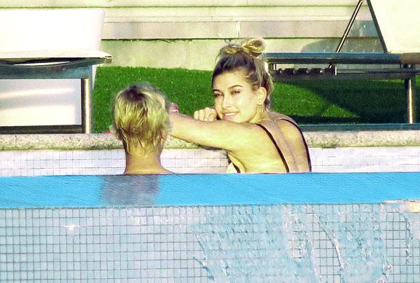 //justin bieber hailey baldwin swimming pool