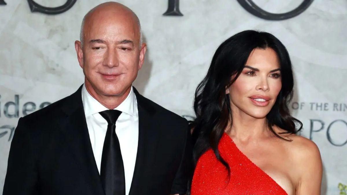 Photo of Jeff Bezos and Lauren Sanchez