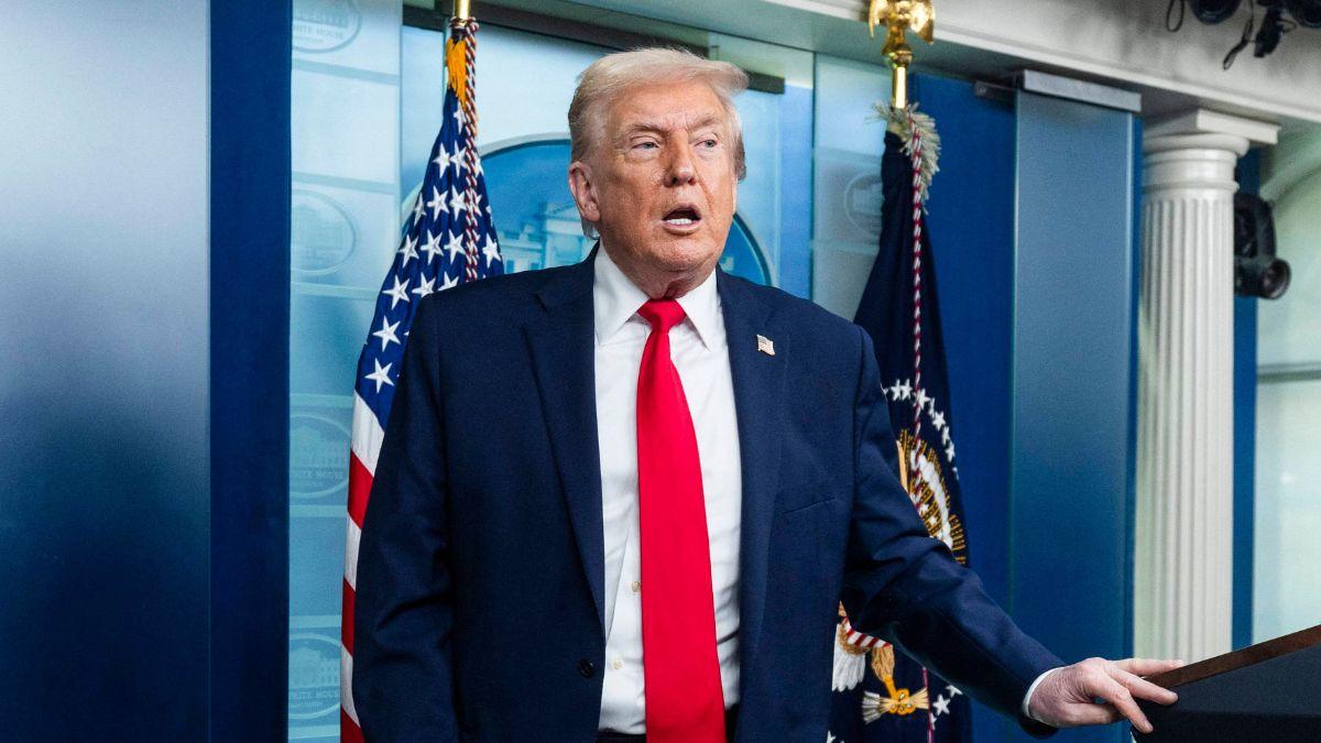 image of Confusion spread through the bureau and reached the White House within hours.