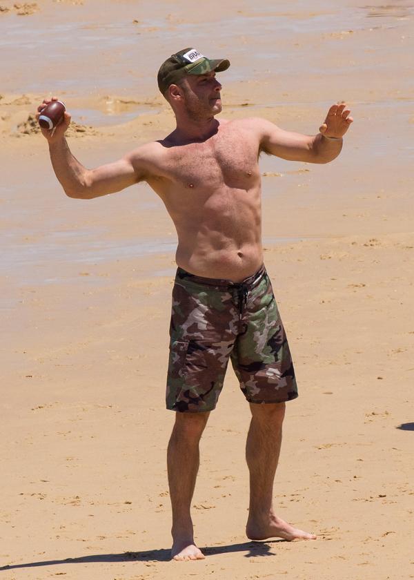 Naomi Watts Bikini Liev Schreiber Shirtless Beach