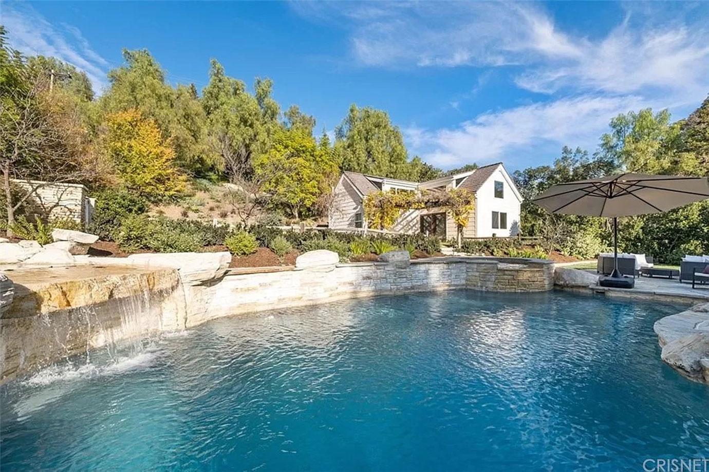 iggy azalea selling los angeles villa dollar million seven months buying clashed neighbors