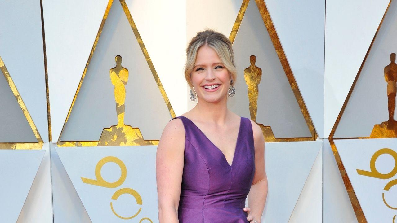 Image of Sara Haines decided to announce her father-in-law's passing on 'The View' in order to quell any rumors going around.