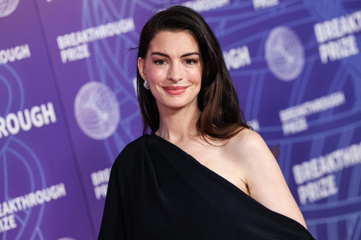 Anne Hathaway is reportedly struggling with renewed online criticism amid excitement for 'The Devil Wears Prada 2.'