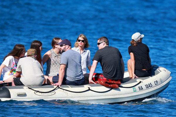 Taylor Swift Bikini Hawaii Vacation