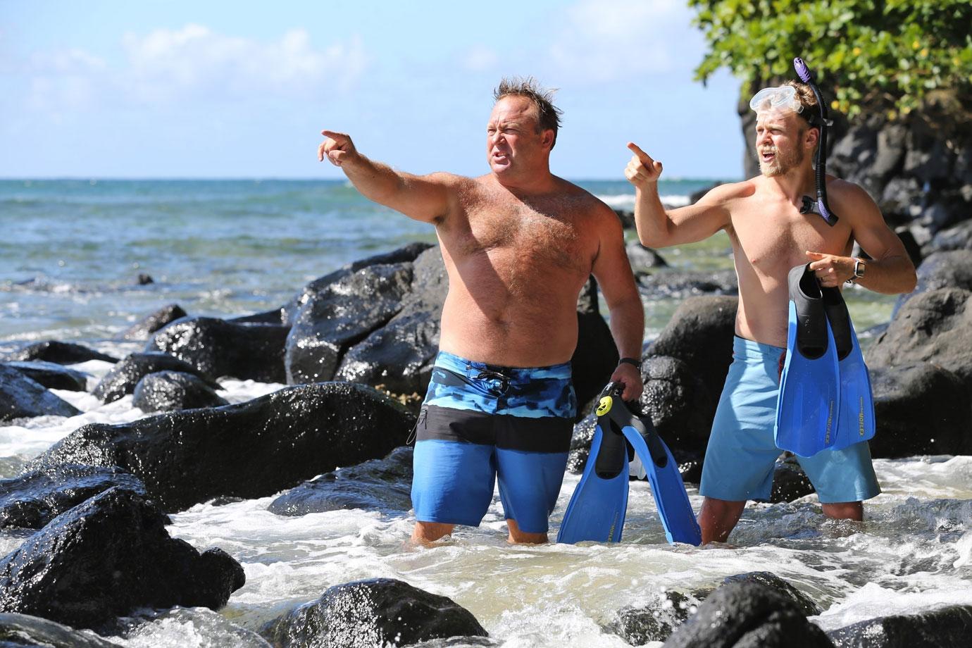 //spencer pratt alex jones beach hawaiian vacation