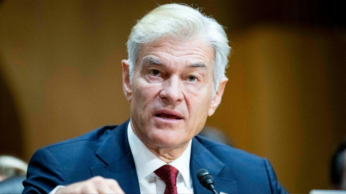 image of Oz’s wife, Lisa Oz, was listed as co-host of the party.