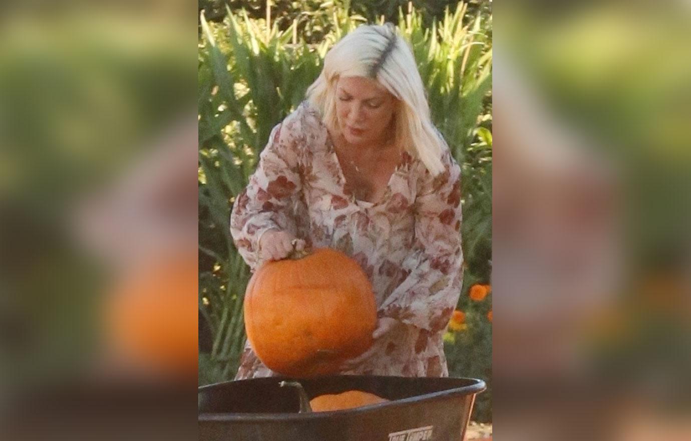 Tori Spelling Dean kids pumpkin patch