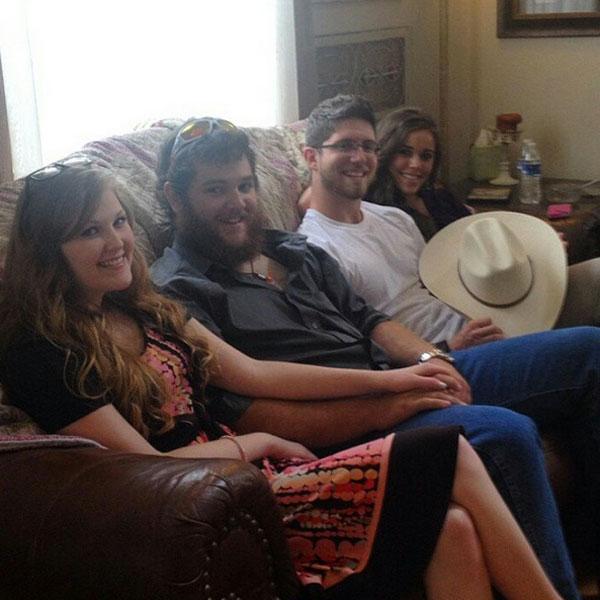 //jessa duggar pregnant hidden signs