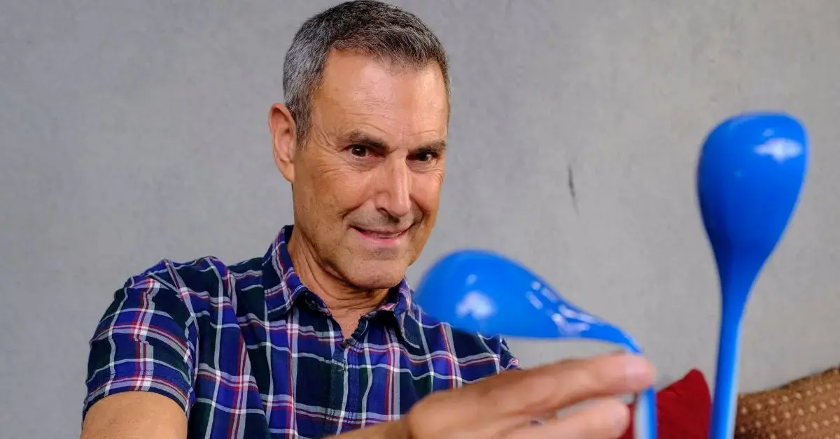 uri geller urges donald trump