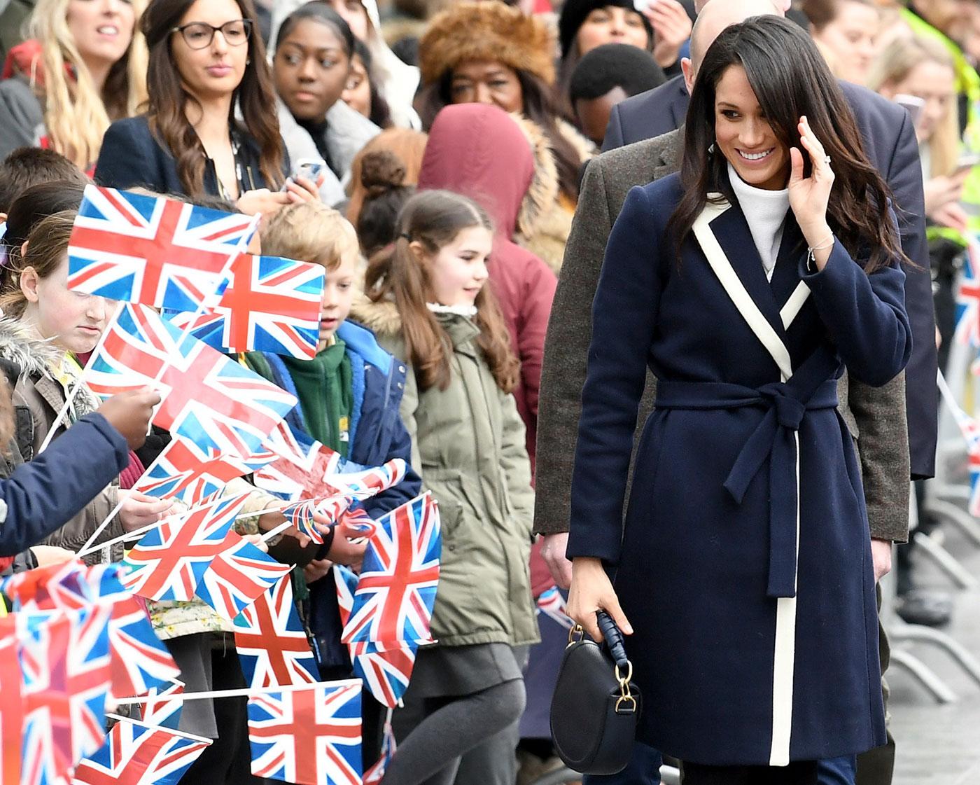 //Meghan Markle hugs fans Prince Harry