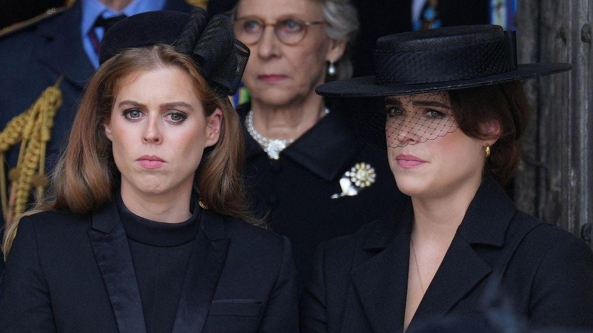 Photo of Princesses Beatrice and Eugenie