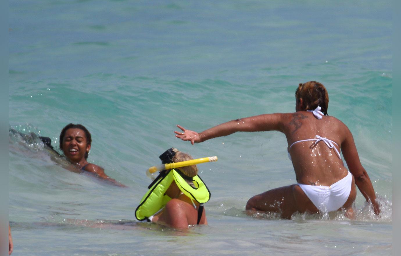 Mel B Flaunts Bikini Body In Hawaii